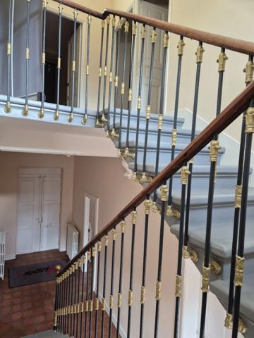 Poulx, maison de caractère, 200 m² habitables, terrain 347 m², piscinable. Garage.