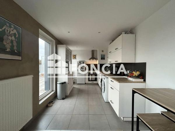 Location Appartement 3 pièces 64.59 m² - RESIDENCE LUMI?AIR, 240 RUE DU FAUBOURG DES POSTES Lille 59000