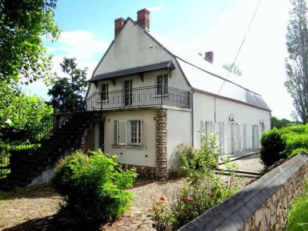 Dpt Allier (03), à vendre CHAMBLET maison 6 pièces , grenier aménageable , garage , cave ,sur 3090 m2 de terrain clos