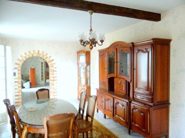 Dpt Allier (03), à vendre CHAMBLET maison 6 pièces , grenier aménageable , garage , cave ,sur 3090 m2 de terrain clos