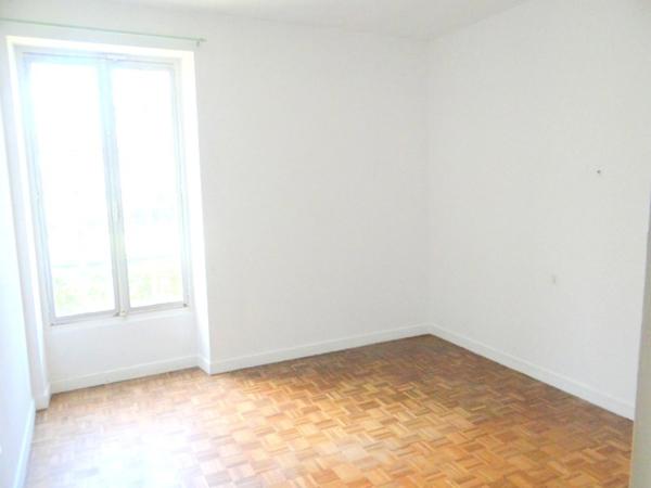 Dpt Allier (03), à vendre CHAMBLET maison 6 pièces , grenier aménageable , garage , cave ,sur 3090 m2 de terrain clos