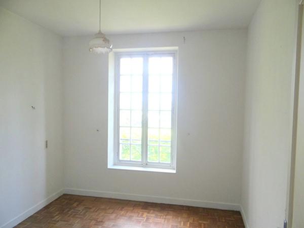 Dpt Allier (03), à vendre CHAMBLET maison 6 pièces , grenier aménageable , garage , cave ,sur 3090 m2 de terrain clos