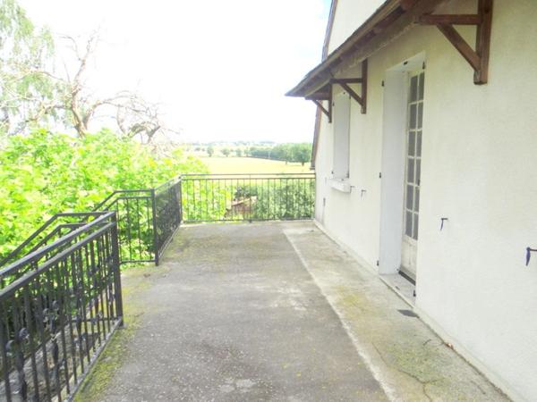 Dpt Allier (03), à vendre CHAMBLET maison 6 pièces , grenier aménageable , garage , cave ,sur 3090 m2 de terrain clos