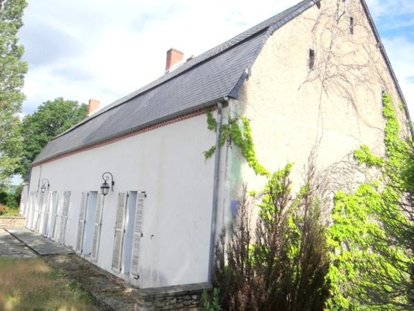 Dpt Allier (03), à vendre CHAMBLET maison 6 pièces , grenier aménageable , garage , cave ,sur 3090 m2 de terrain clos