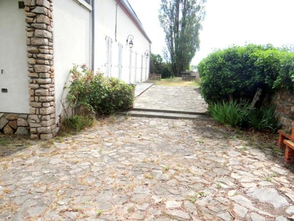 Dpt Allier (03), à vendre CHAMBLET maison 6 pièces , grenier aménageable , garage , cave ,sur 3090 m2 de terrain clos