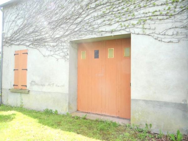 Dpt Allier (03), à vendre CHAMBLET maison 6 pièces , grenier aménageable , garage , cave ,sur 3090 m2 de terrain clos