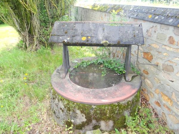 Dpt Allier (03), à vendre CHAMBLET maison 6 pièces , grenier aménageable , garage , cave ,sur 3090 m2 de terrain clos