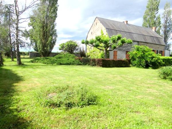 Dpt Allier (03), à vendre CHAMBLET maison 6 pièces , grenier aménageable , garage , cave ,sur 3090 m2 de terrain clos