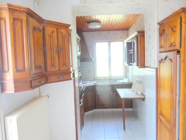 Dpt Allier (03), à vendre CHAMBLET maison 6 pièces , grenier aménageable , garage , cave ,sur 3090 m2 de terrain clos