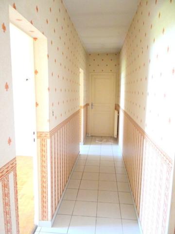 Dpt Allier (03), à vendre CHAMBLET maison 6 pièces , grenier aménageable , garage , cave ,sur 3090 m2 de terrain clos