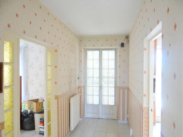 Dpt Allier (03), à vendre CHAMBLET maison 6 pièces , grenier aménageable , garage , cave ,sur 3090 m2 de terrain clos