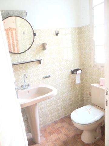 Dpt Allier (03), à vendre CHAMBLET maison 6 pièces , grenier aménageable , garage , cave ,sur 3090 m2 de terrain clos