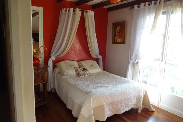 MAISON 6 PIECES -150 M² - 1100 M² DE TERRAIN AVEC PISCINE