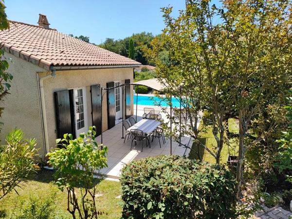 MAISON 6 PIECES -150 M² - 1100 M² DE TERRAIN AVEC PISCINE