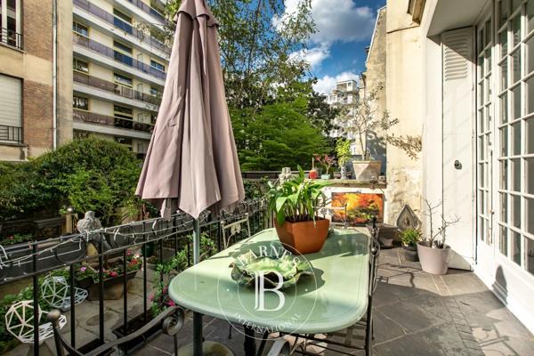 Paris 16ème, Hôtel particulier 6 Chambres -  437 m² à vendre