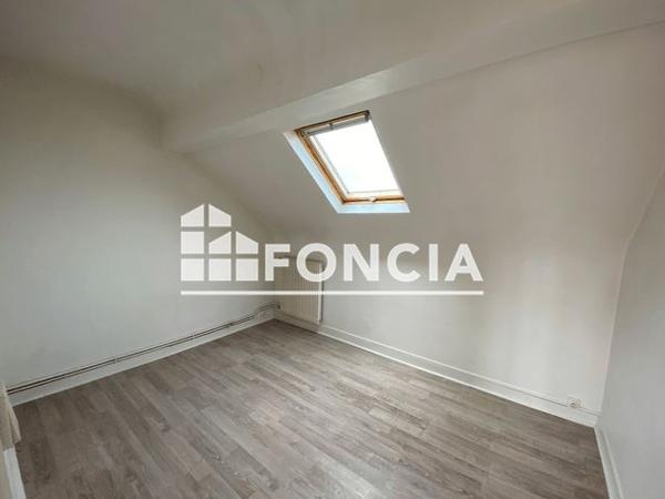 Location Appartement 2 pièces 36.85 m² - 12 PLACE FOCH Gien 45500