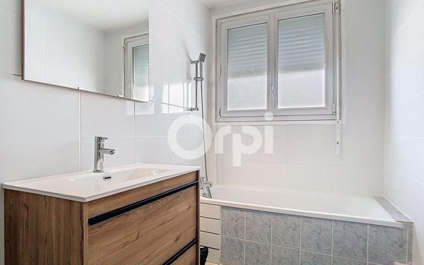 Appartement à louer    3 pièces • 76,61 m2 Brive-la-Gaillarde