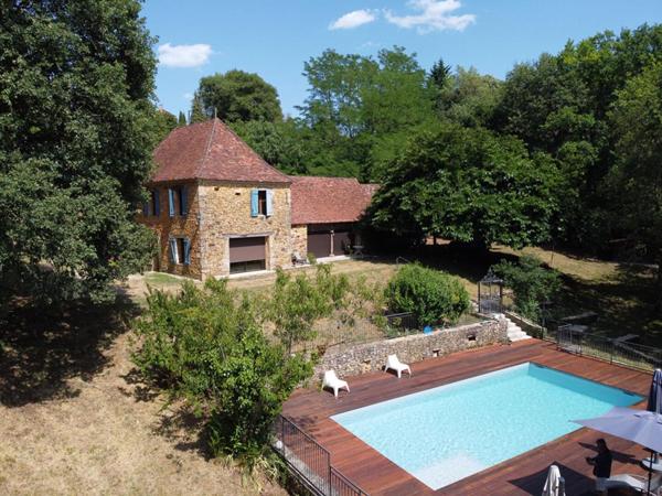 Propriété de charme en pierre avec piscine à 5 mn du Bugue