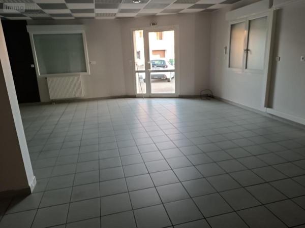 Fonds et/ou murs commerciaux à louer à Péronnas dans l'Ain (01960), ref : 01083-L139