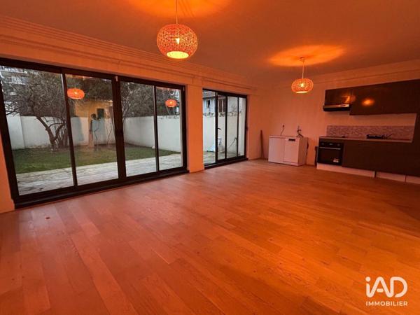 Location appartement 3 pièces 65 m² Courbevoie