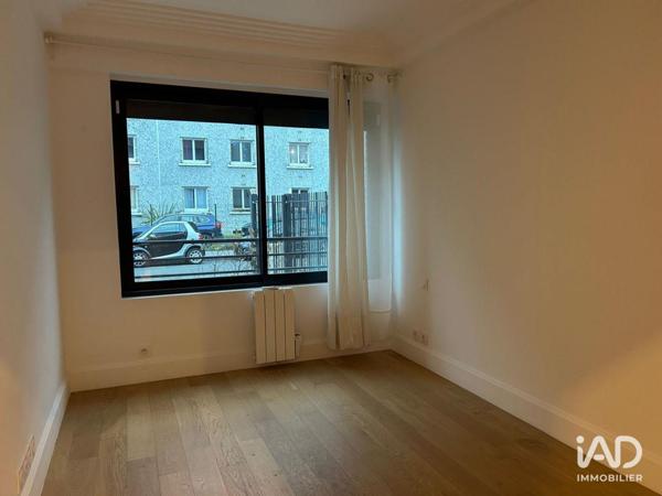 Location appartement 3 pièces 65 m² Courbevoie