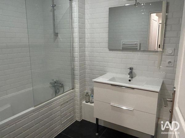 Location appartement 3 pièces 65 m² Courbevoie