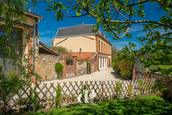 Garganvillar (82100) Maison de Maître avec Cour et Gîte au Coeur de la Lomagne