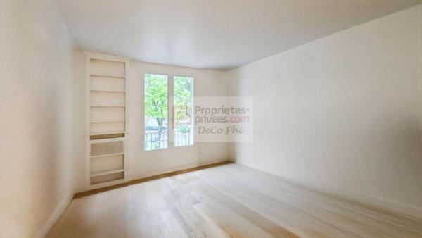 Excellent état  4 pièces  traversant  2 balcons  97 m2  Versailles