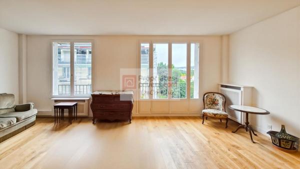 Excellent état  4 pièces  traversant  2 balcons  97 m2  Versailles