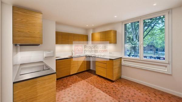 Excellent état  4 pièces  traversant  2 balcons  97 m2  Versailles