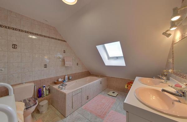 Maison individuelle 153 m² 7 pièces + s/sol total de 81 m² DPE - C