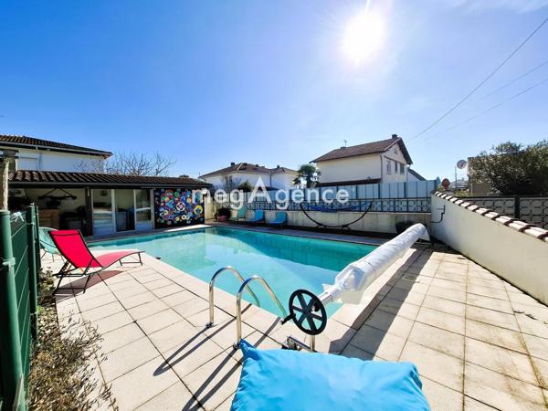 Maison à AUREILHAN, 65800 - 7 pièces 220m²