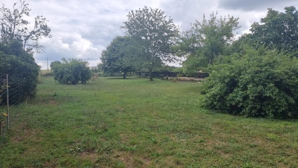 Terrain à vendre de 1 166,00 m² Proche de SAINT VALLIER (71)