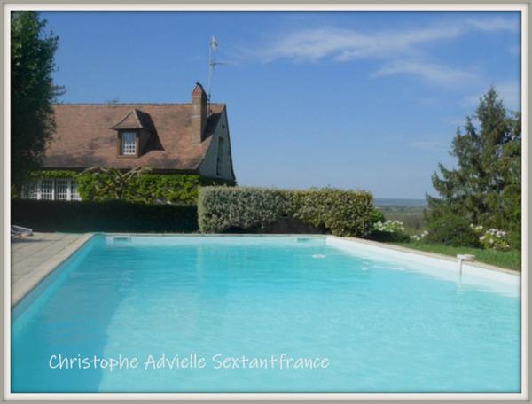 3 maisons en pierres, chartreuse, colombier et périgourdine, chai, dépendances, piscine sur 3 Ha