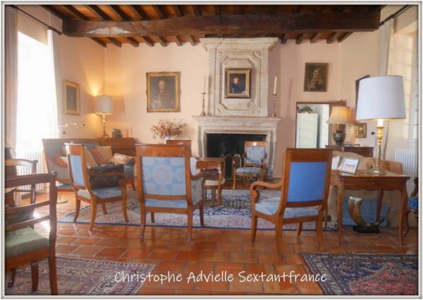 3 maisons en pierres, chartreuse, colombier et périgourdine, chai, dépendances, piscine sur 3 Ha