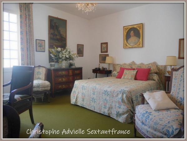 3 maisons en pierres, chartreuse, colombier et périgourdine, chai, dépendances, piscine sur 3 Ha