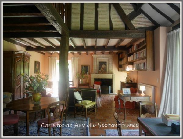 3 maisons en pierres, chartreuse, colombier et périgourdine, chai, dépendances, piscine sur 3 Ha