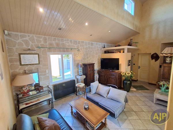 Vente maison La Roche Sur Yon : 323 000 € - AJP Immobilier La Roche-sur-Yon