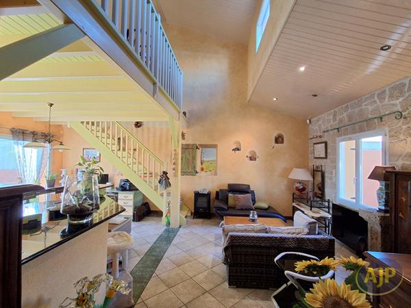 Vente maison La Roche Sur Yon : 323 000 € - AJP Immobilier La Roche-sur-Yon