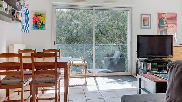 EXCLUSIVITÉ - NANTES SAINT-FÉLIX / Appartement deux pièces avec balcon, ascenseur et garage boxé