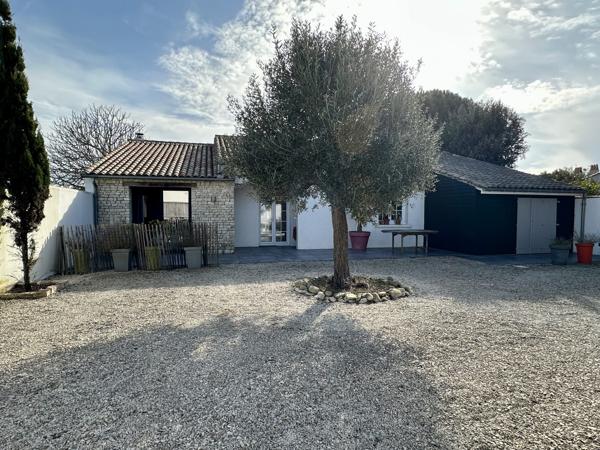 Maison centre village Loix avec piscine – Exclusivité