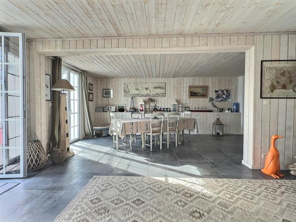 Maison centre village Loix avec piscine – Exclusivité