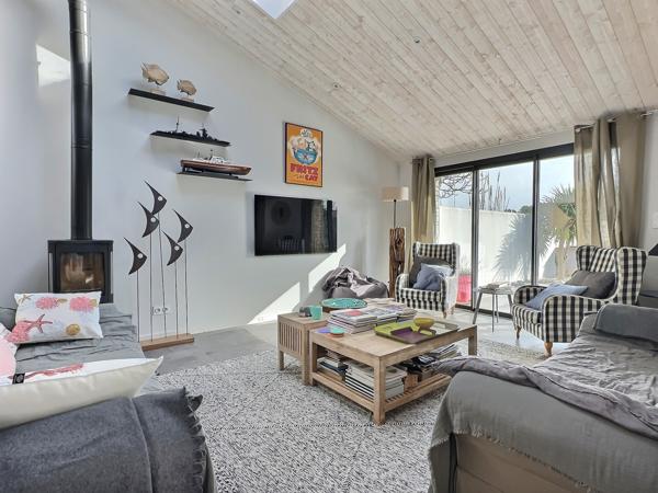 Maison centre village Loix avec piscine – Exclusivité