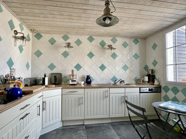 Maison centre village Loix avec piscine – Exclusivité