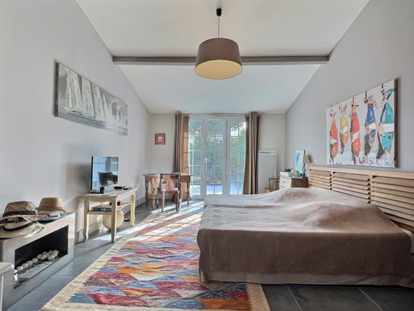 Maison centre village Loix avec piscine – Exclusivité