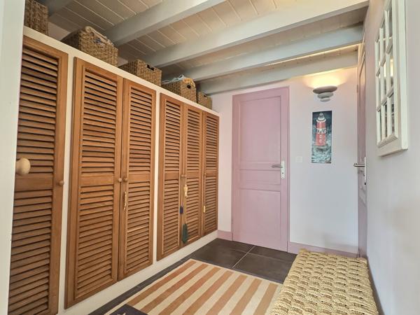 Maison centre village Loix avec piscine – Exclusivité
