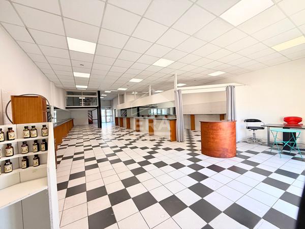 Perpignan Torcatis - Local commercial 176,79 m2 disponible à la Vente