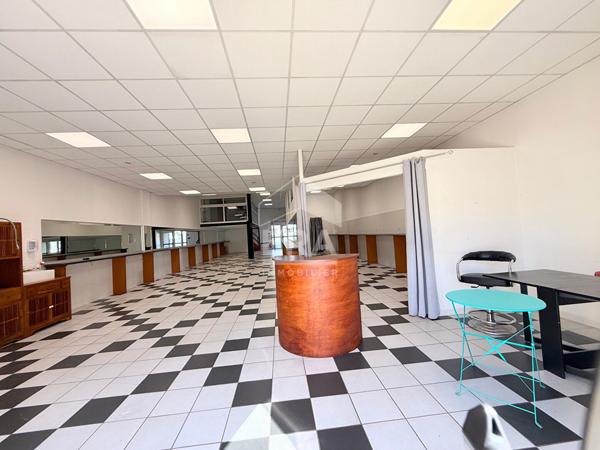 Perpignan Torcatis - Local commercial 176,79 m2 disponible à la Vente