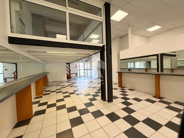 Perpignan Torcatis - Local commercial 176,79 m2 disponible à la Vente