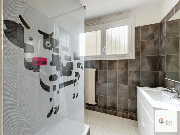 Maison 2 appartements sur terrain de 1070m²